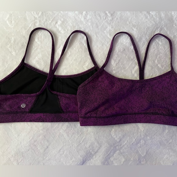 Lululemon flow y bra IV.                                        READ DESCRIPTION - Picture 3 of 5